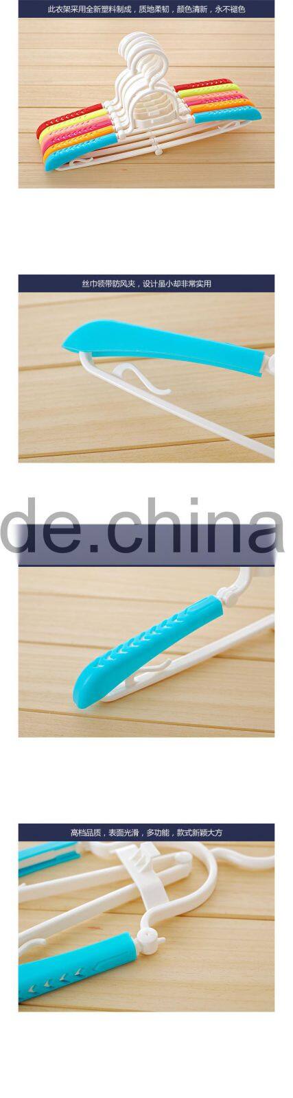 foldable and flexable plastic clothes hangers