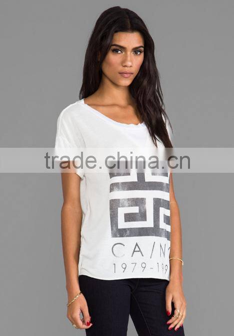Rib knit neckline raw cut hem t-shirt