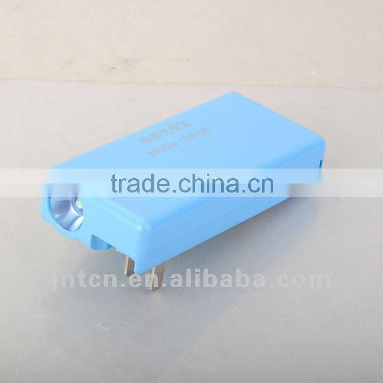 220V 4000/4400/5200/5600mAh portable plug-in mobile phone wall charger power bank with AC connector MP011