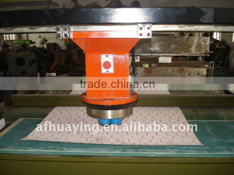 Precise four-column automatic step feeding travel head cutting machine