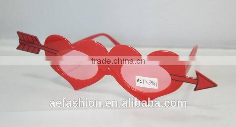 heart shape with arrow party glasses