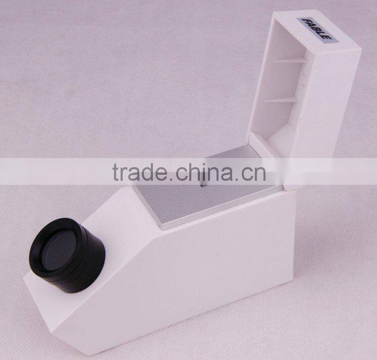 Refractometer with Accuracy of 0.002 and built-in lighting system