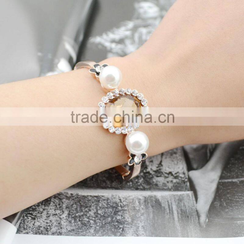 Girls Fashion Alloy Metal Bangle Center Luxury Big Nature Stone Side Black Painted Small Flower Pearl Bangle Bracelets Jewelry