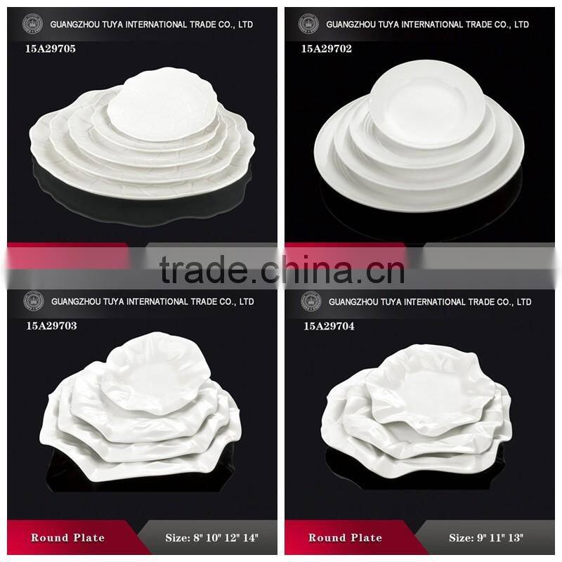 Different sizes of white circular plate