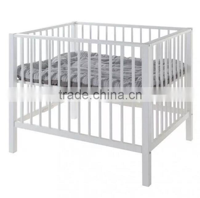 Europe Style Customized Pine Wood Baby Cot