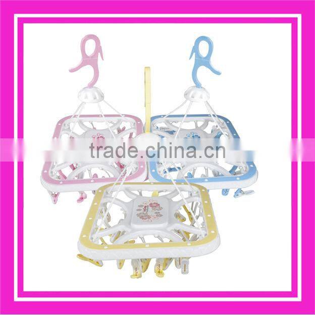 plastic hanger with clips