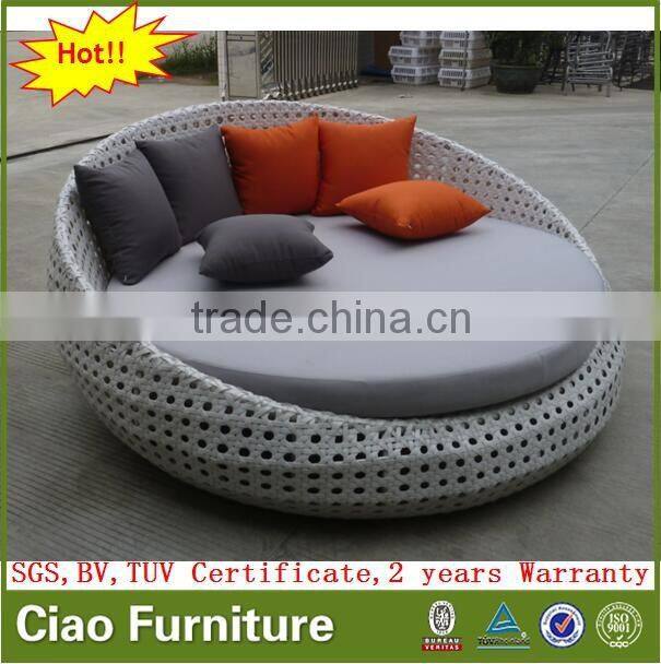 Leisure rattan outdoor round beach sunbed / daybed