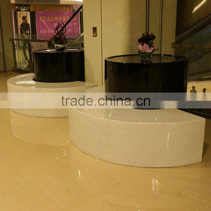 Giant mall half round chair