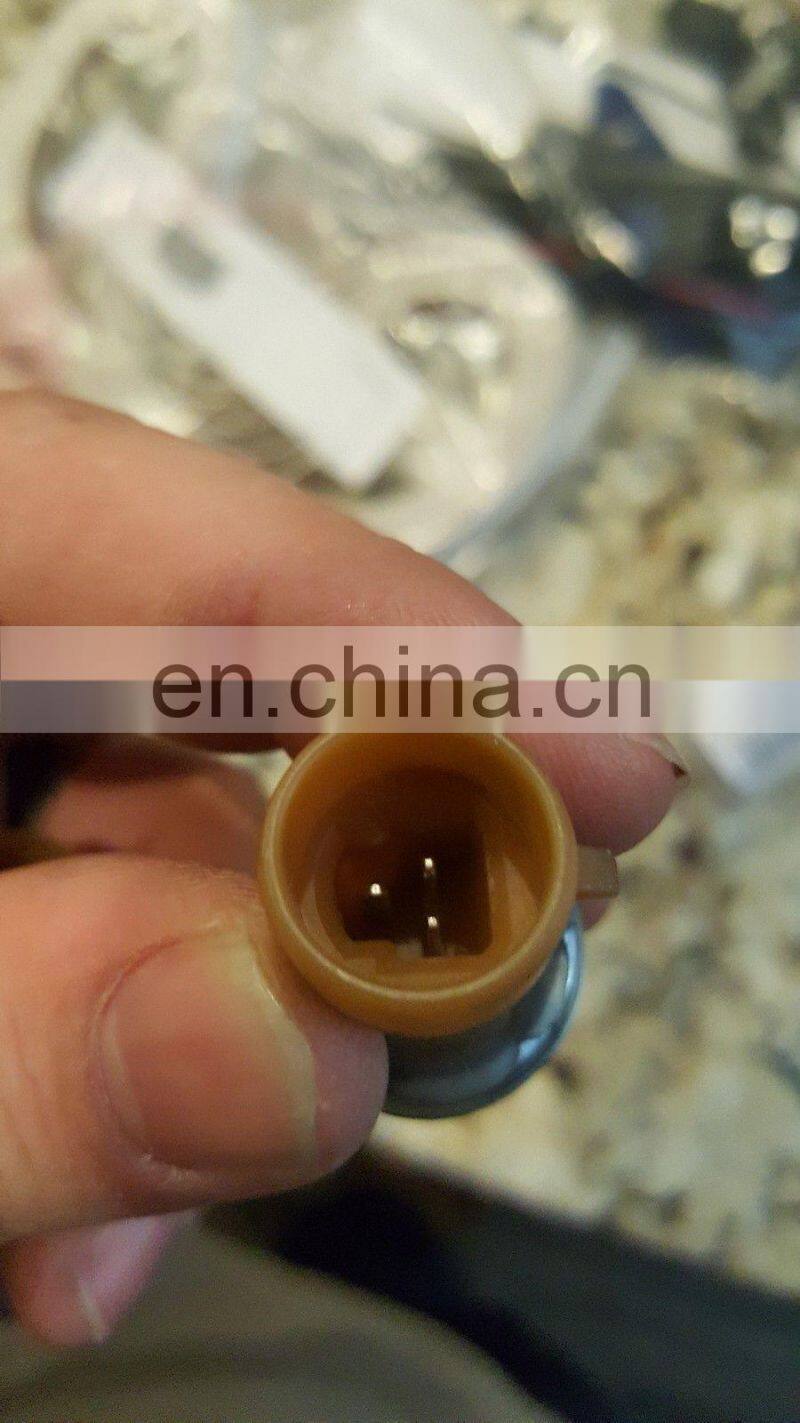 Air Conditioning Pressure Switch 3546241-C1 3546241C1 1674088C91 1689785 3949135 4379-71R3300 1699953C1 1699953-C1 6322132553