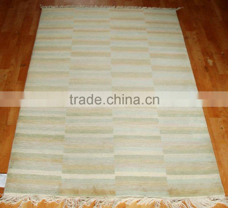 Bird pattern wool carpet