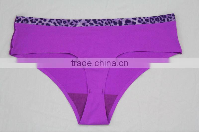 2014 Latest Design Seamless Bonded Thong Underwear Woman