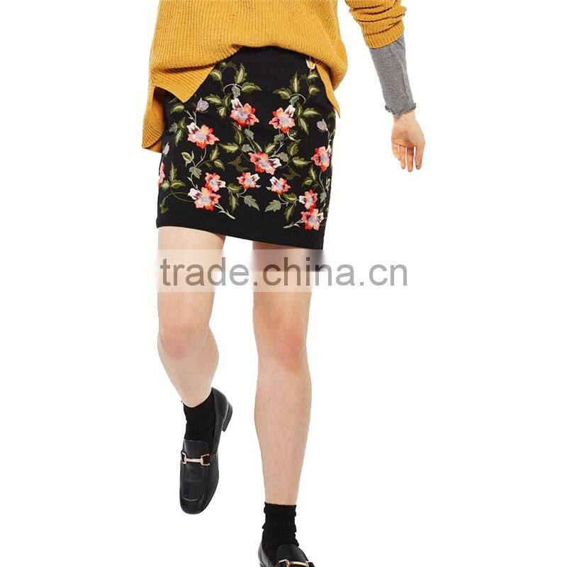 2017 OEM Spring Black Canvas Ivy Flower Embroidered Mini Skirts