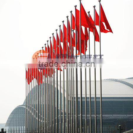 Manual internal halyard tapered flag pole