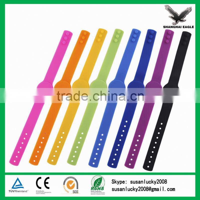 ABS Housings with Fabric Adjustable Strap Length RFID Waterproof Wristband with 13.56MHz Frequency