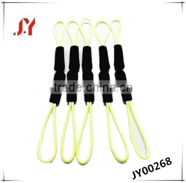 creative design fashion custom made rubber zipper puller for bags garment