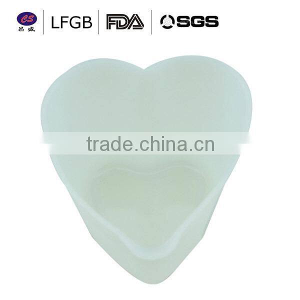 2014 new design fashionable customized factory price heart shape silicone cup
