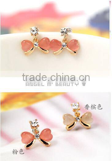 Beautiful alloy crossover style crystal needle earring with big pearl