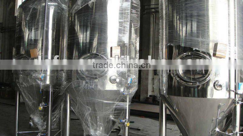 Flat bottom wine fermenting tank