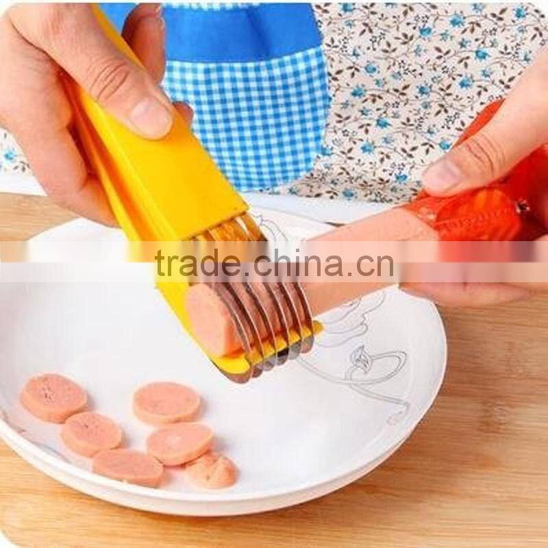 Hot Wholesale Plastic Kitchen Tool Vegetable Fruit Cutter Banana Yellow Slicer Chopper