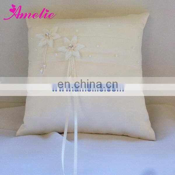 A-R4 2 Off-white pearl ring pillow wedding gift