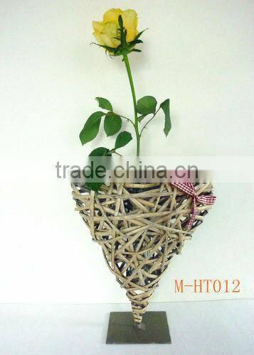 2012 Latest Christmas crafts & Heart shaped wicker flower bottle