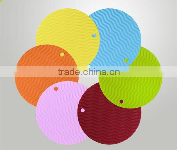 Round and wave shaped silicone pad mat