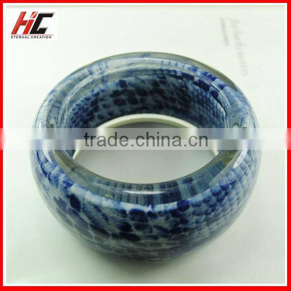 Best Promotion Gift Fashion New Design Polyester Resin Bangle