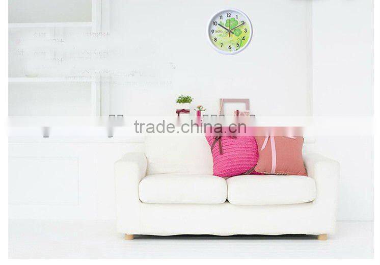 Creative fashion clover round wall clock
