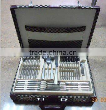 84pcs stainless steel cutlery set in wooden box made by Jieyang China
