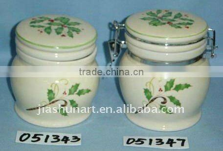 Sealed storage pot