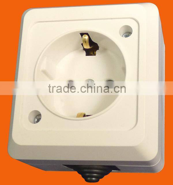 Euro Style Surface Mounted Standard Grounding Socket Outlet (S5010)