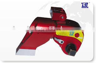 THE SQUARE DRIVE HYDRAULIC TORQUE WRENCH