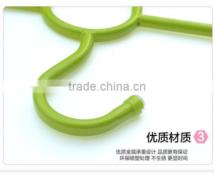 2017 low price popular fashion metal swim wooden clothes hangerer