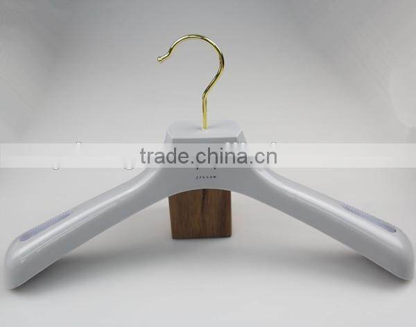 FP-865 Rubber coated plastic jacket hanger with logo