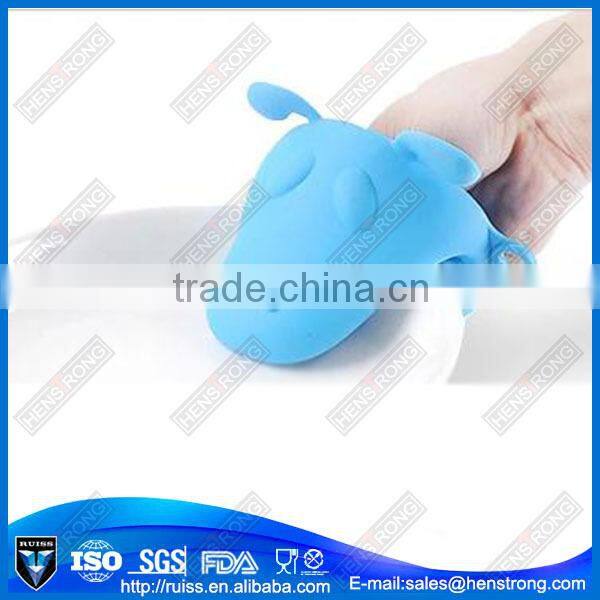 convenient to take stainless steel microwave heated gloves