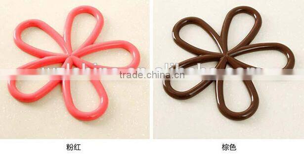 wholesale high quality plum-shaped anti-slip mat hot pot table PVC insulated soft pvc coaster
