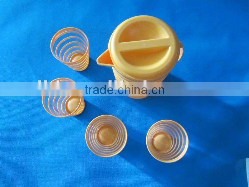 119010 SPIRAL PLASTIC WATER BOTTLE SET/WITH 4CUPS