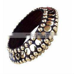 Unfinished Brass Bangle in Antique Look with Primids Pattern