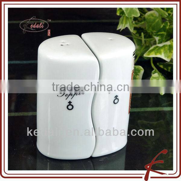 pet design ceramic salt pepper shakers