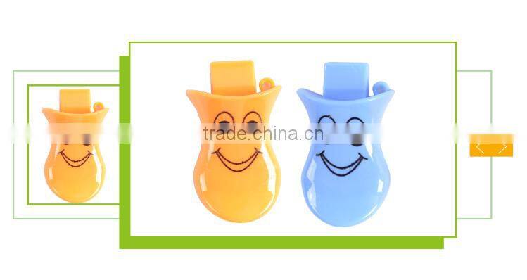 Top selling duckbill shape toys plastic mini funny whistle