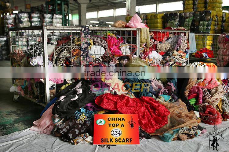 Stock Second Hand Bales 100Kg Ladies Silk Scarf used clothing warehouse