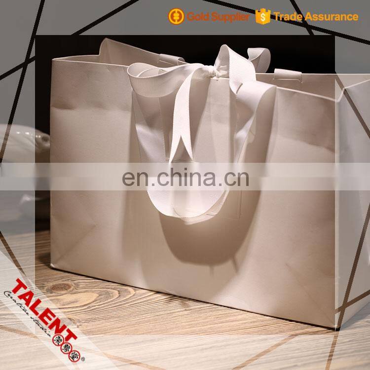Wholesale Custom printed Cheap Garment Paper Bags For Shopping
