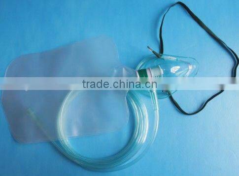 Oxygen mask with reservoir bag