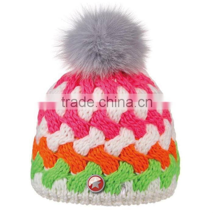 2015 CUSTOM CROCHET WOMEN'S POM POM WINTER HAT WITH LEATHER PATCH LOGO CHINA FACTORY