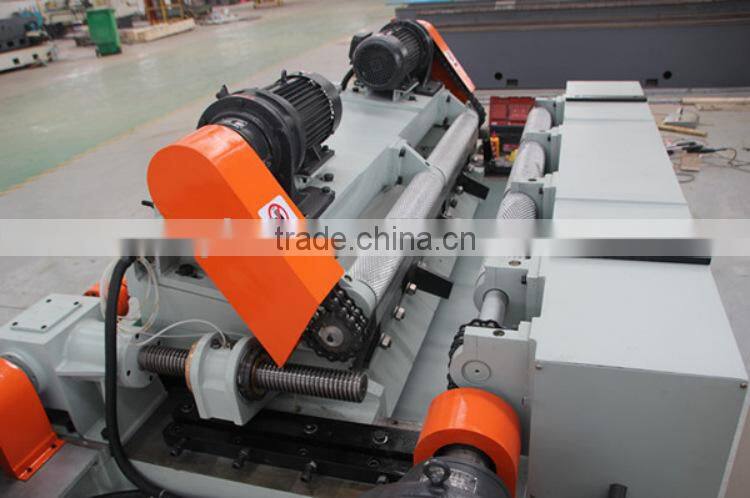 High efficiency veneer peeling and clipping machine