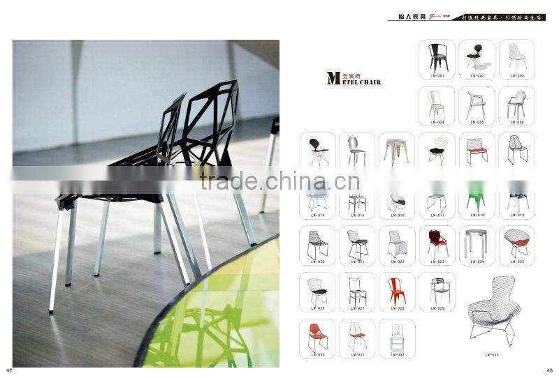 Artifort Little Tulip Swivel Armchair -creamy white