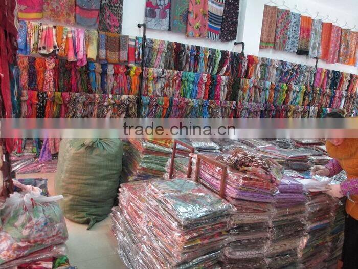 2014 wholesale fashionable square chiffon scarf