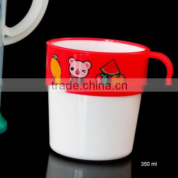 1.4 L Plastic water pitcher with stackable mugs