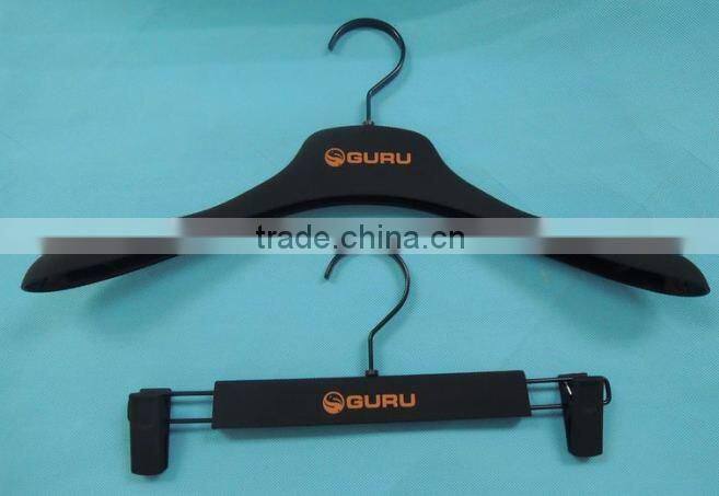 Colored rubber plastic bottom pants hangers
