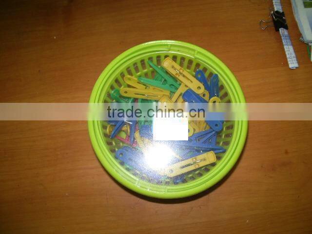 plastic colourful clothes hangers Plastic clothespin/clothes peg/clothes clip with a basket